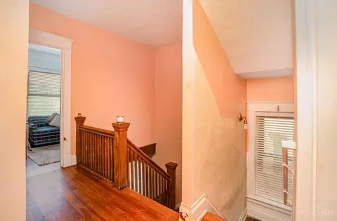 Entry Way - 3556 Mooney Ave, Cincinnati, OH 45208 photo 2 of 2