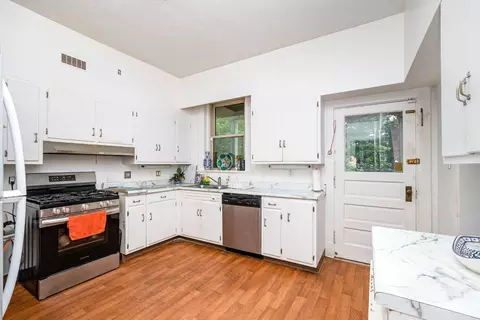Kitchen - 3556 Mooney Ave, Cincinnati, OH 45208 photo 1 of 1