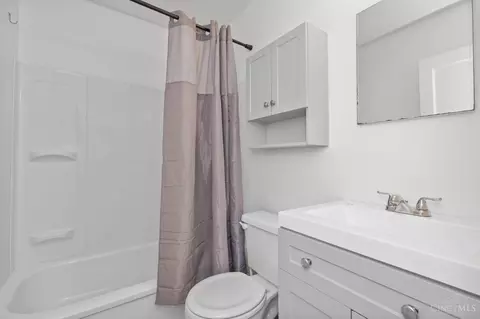 Bath - 1219 Considine Ave, Cincinnati, OH 45204 photo 1 of 1