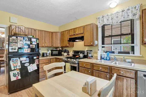 Kitchen - 5027 Sidney Rd, Cincinnati, OH 45238 photo 2 of 2