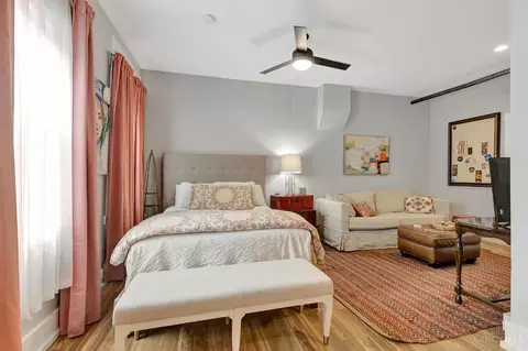 Bedroom - 2011 Elm St, Cincinnati, OH 45202 photo 6 of 7