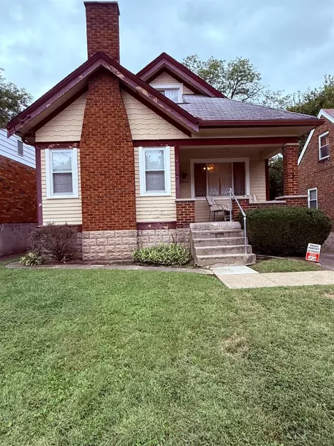 6032 Mayflower Ave, Golf Manor, OH 45237