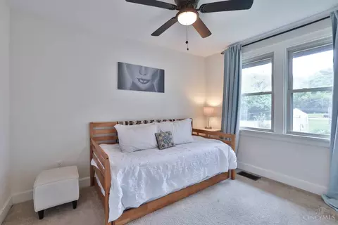 Bedroom - 6908 Windward St, Cincinnati, OH 45227 photo 3 of 5