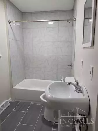 116 Clinton Springs Ave, Cincinnati, OH 45217 photo 8