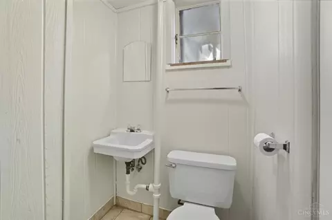 Bath - 8584 Mockingbird Ln, Cincinnati, OH 45231 photo 3 of 3