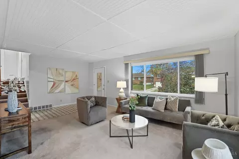 Living - 8584 Mockingbird Ln, Cincinnati, OH 45231 photo 2 of 7