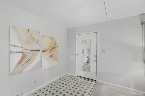 Entry Way - 8584 Mockingbird Ln, Cincinnati, OH 45231 photo 1 of 3