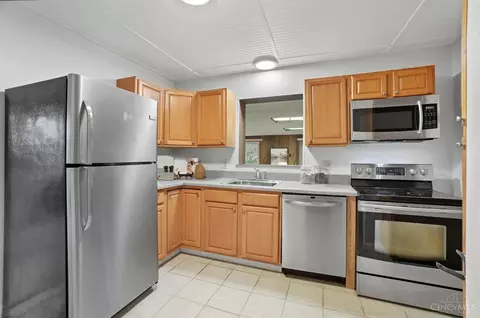 Kitchen - 8584 Mockingbird Ln, Cincinnati, OH 45231 photo 1 of 4