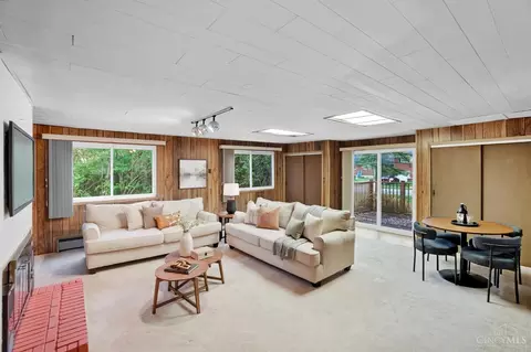 Living - 8584 Mockingbird Ln, Cincinnati, OH 45231 photo 3 of 7