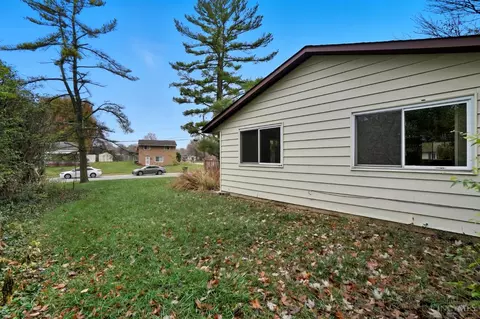 Exterior - 8584 Mockingbird Ln, Cincinnati, OH 45231 photo 5 of 6