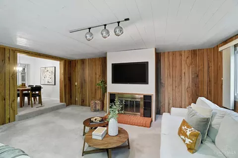 Living - 8584 Mockingbird Ln, Cincinnati, OH 45231 photo 6 of 7