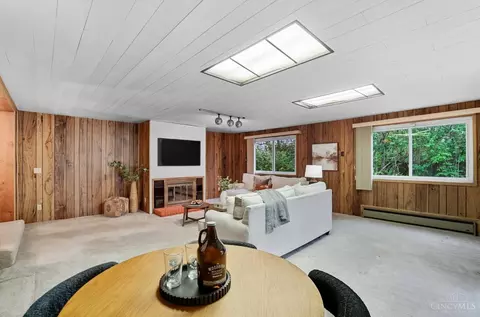 Living - 8584 Mockingbird Ln, Cincinnati, OH 45231 photo 7 of 7