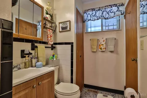 Bath - 5643 Red Cedar Dr, Cincinnati, OH 45224 photo 3 of 4