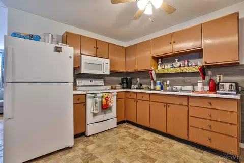 Kitchen - 5643 Red Cedar Dr, Cincinnati, OH 45224 photo 1 of 2