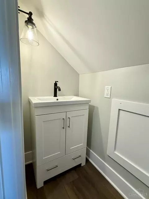 Bath - 3925 Limerick Ave, Cincinnati, OH 45236 photo 2 of 4