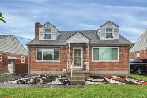 162 E Crest Dr, Reading, OH 45215
