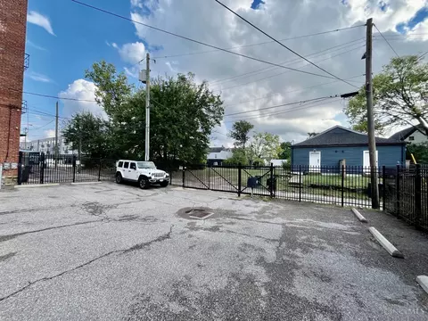 Exterior - 709 Mcmillan St, Cincinnati, OH 45206 photo 4 of 6
