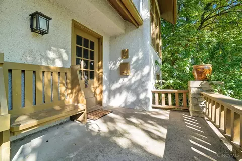 Exterior - 6 Hedgerow Ln, Cincinnati, OH 45220 photo 7 of 16