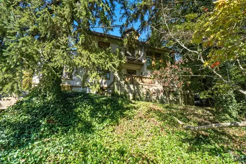 Exterior - 6 Hedgerow Ln, Cincinnati, OH 45220 photo 3 of 16