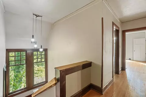 Entry Way - 6 Hedgerow Ln, Cincinnati, OH 45220 photo 2 of 4