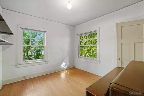 Bedroom - 6 Hedgerow Ln, Cincinnati, OH 45220 photo 6 of 9