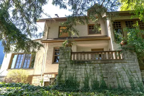 Exterior - 6 Hedgerow Ln, Cincinnati, OH 45220 photo 6 of 16