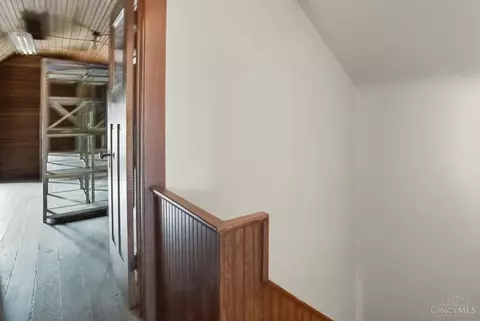 Entry Way - 6 Hedgerow Ln, Cincinnati, OH 45220 photo 4 of 4