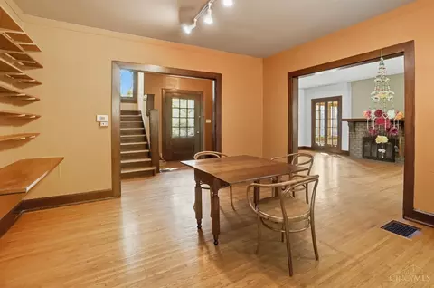 Dining - 6 Hedgerow Ln, Cincinnati, OH 45220 photo 2 of 2