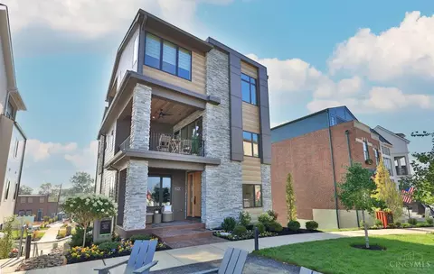 2930 Three Oaks Ln, Cincinnati, OH 45209