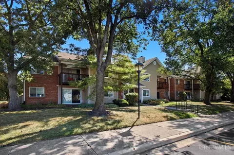 1511 Lake Pointe Way, Centerville, OH 45459
