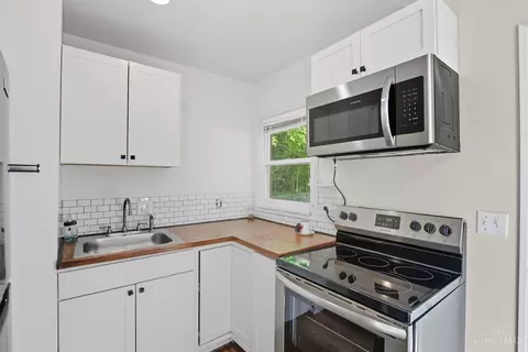 Kitchen - 512 Epworth Ave, Cincinnati, OH 45232 photo 2 of 3
