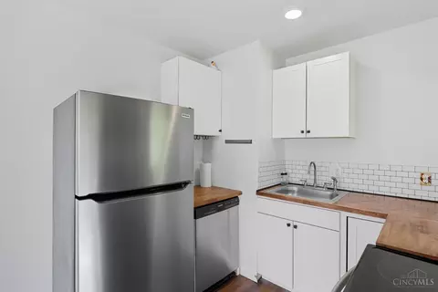 Kitchen - 512 Epworth Ave, Cincinnati, OH 45232 photo 3 of 3