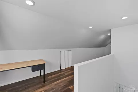Entry Way - 512 Epworth Ave, Cincinnati, OH 45232 photo 1 of 4