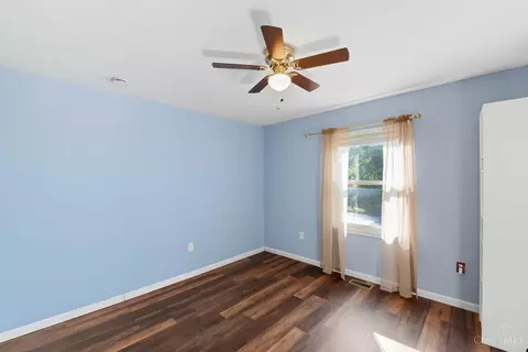 Bedroom - 512 Epworth Ave, Cincinnati, OH 45232 photo 3 of 4