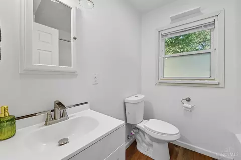 Bath - 512 Epworth Ave, Cincinnati, OH 45232 photo 1 of 4