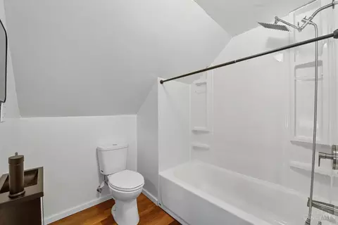 Bath - 512 Epworth Ave, Cincinnati, OH 45232 photo 3 of 4