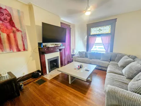 Living - 820 Suire Ave, Cincinnati, OH 45205 photo 1 of 2