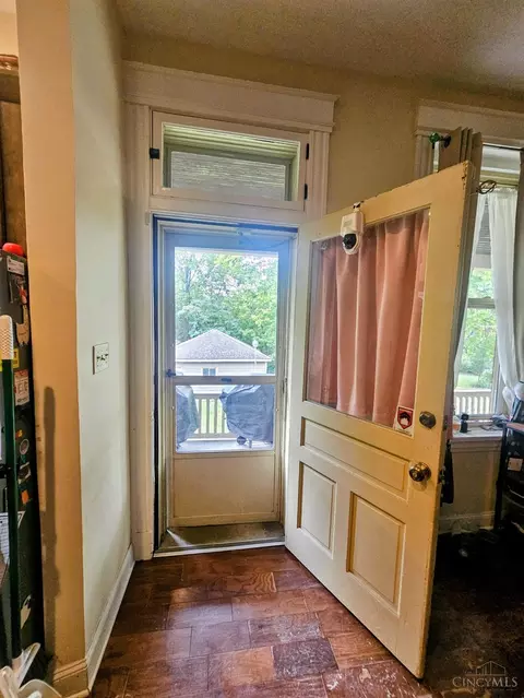 Entry Way - 820 Suire Ave, Cincinnati, OH 45205 photo 4 of 13