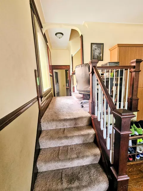 Entry Way - 820 Suire Ave, Cincinnati, OH 45205 photo 11 of 13