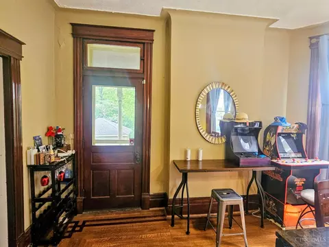 Entry Way - 820 Suire Ave, Cincinnati, OH 45205 photo 3 of 13