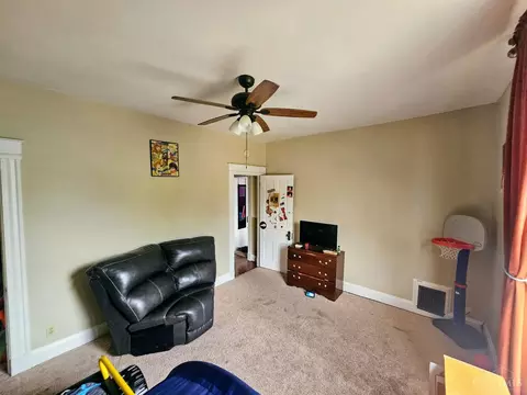 Bedroom - 820 Suire Ave, Cincinnati, OH 45205 photo 4 of 8