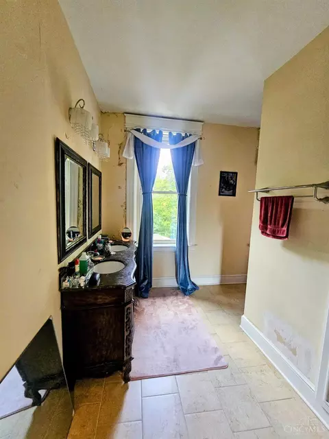 Bath - 820 Suire Ave, Cincinnati, OH 45205 photo 6 of 7