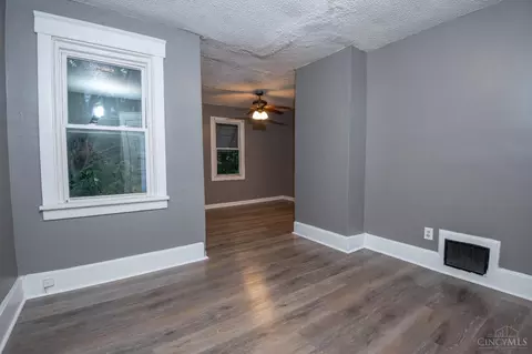 Living - 1634 Gilsey Ave, Cincinnati, OH 45205 photo 6 of 6