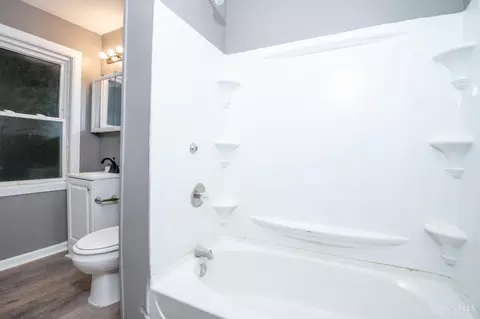 Bath - 1634 Gilsey Ave, Cincinnati, OH 45205 photo 2 of 2