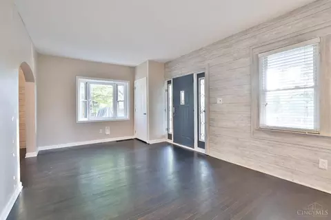 Living - 8459 Vorhees Ln, Cincinnati, OH 45236 photo 3 of 4