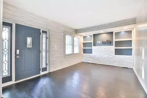 Living - 8459 Vorhees Ln, Cincinnati, OH 45236 photo 2 of 4