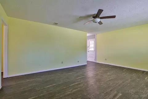 918 Glasgow Dr, Forest Park, OH 45240 photo 6