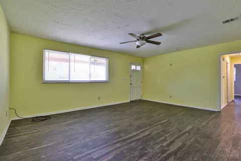 918 Glasgow Dr, Forest Park, OH 45240 photo 4