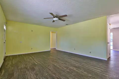 918 Glasgow Dr, Forest Park, OH 45240 photo 5