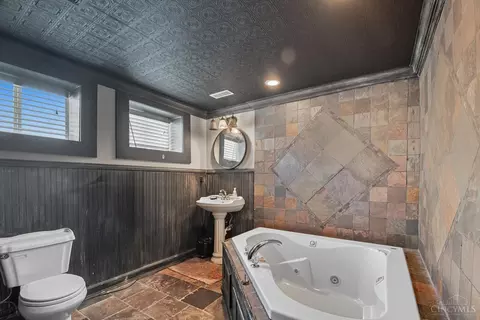 Bath - 269 Hedgington Ct, Hamilton, OH 45013 photo 4 of 5
